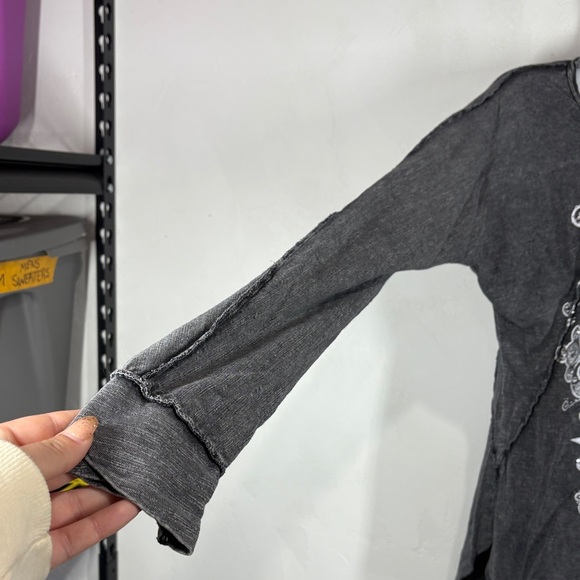 Affliction Women's Charcoal Long Sleeve Tee size small - Picture 5 of 11